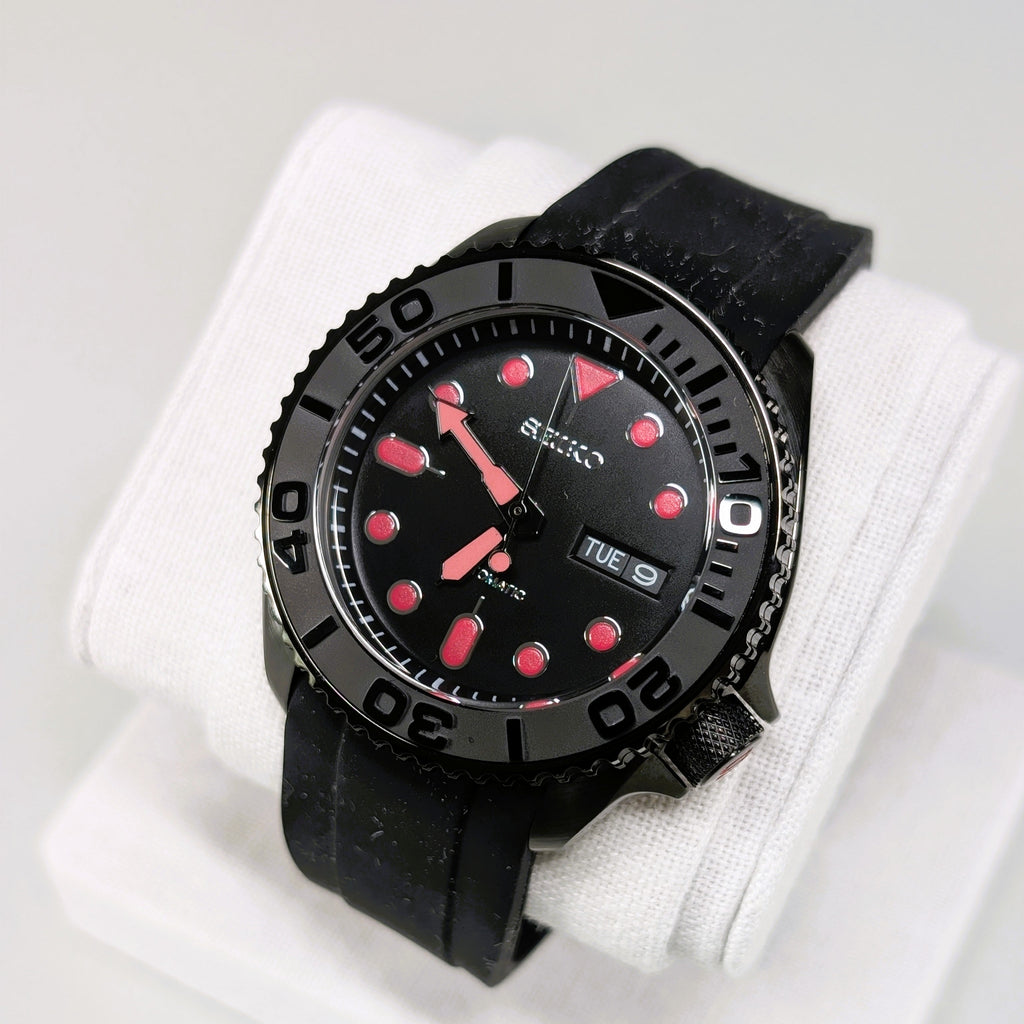Seiko MOD Diver Black/Red 40mm Automatic