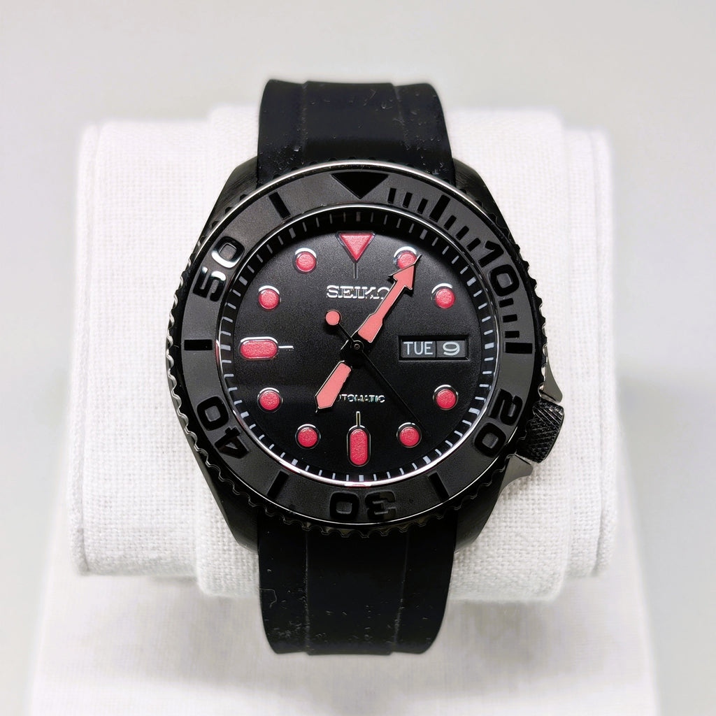 Seiko MOD Diver Black/Red 40mm Automatic