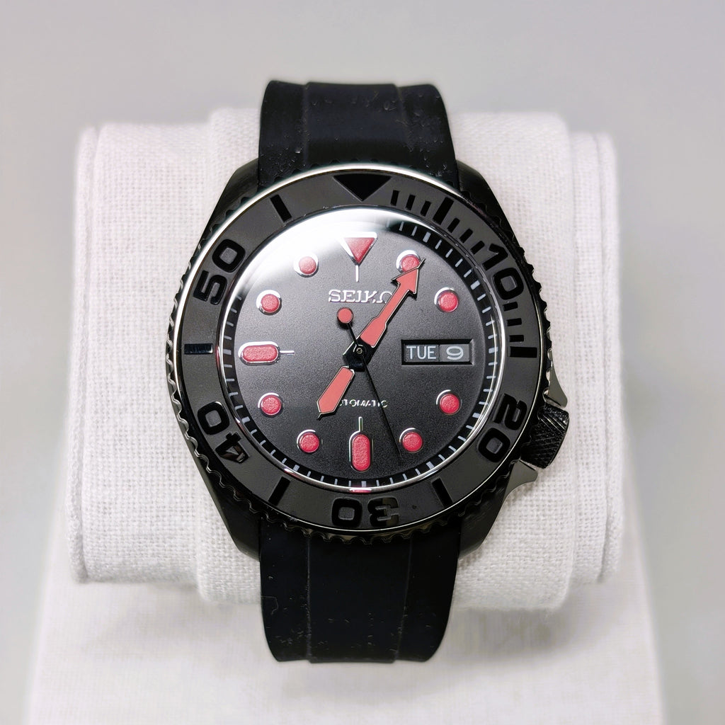 Seiko MOD Diver Black/Red 40mm Automatic