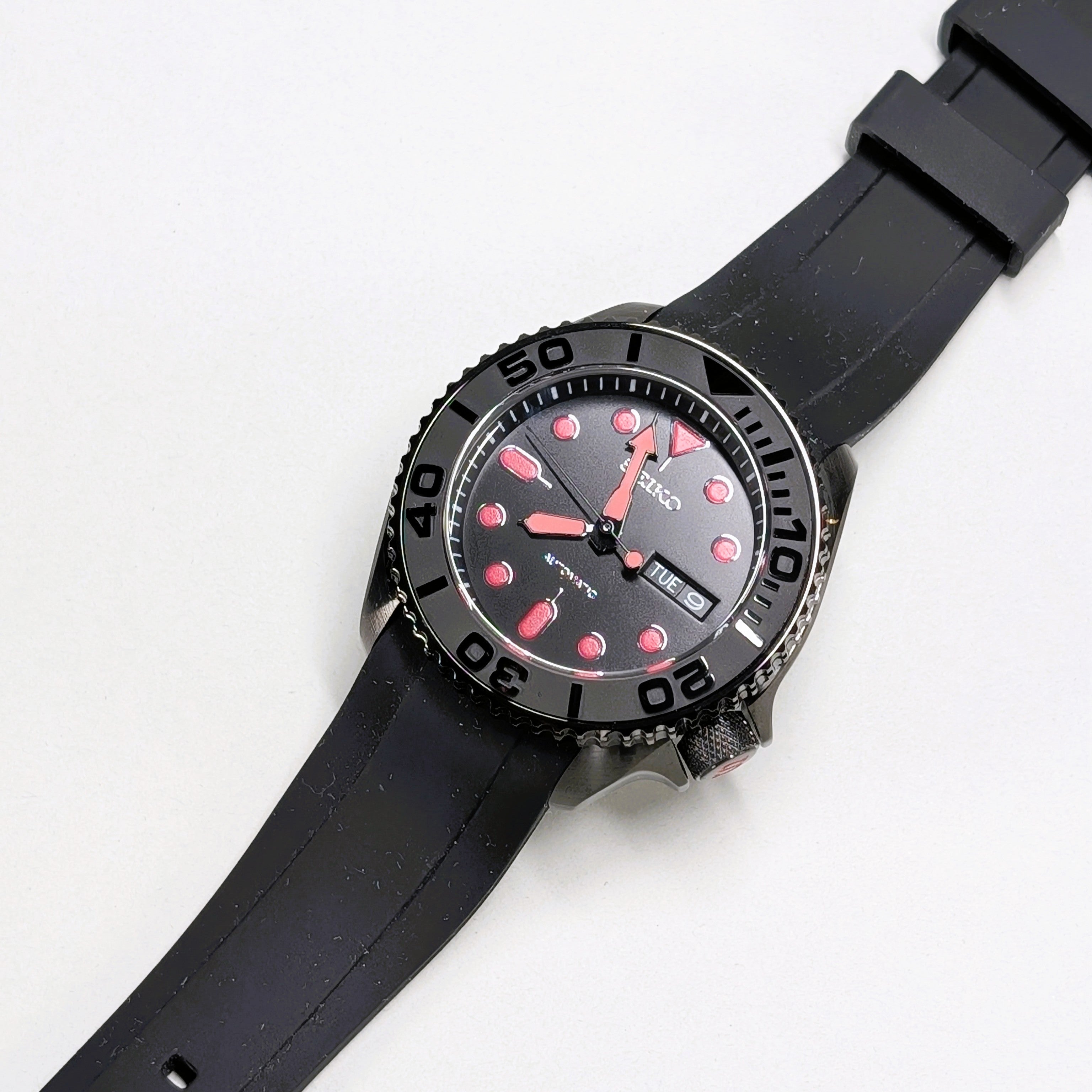 Seiko MOD Diver Black/Red 40mm Automatic